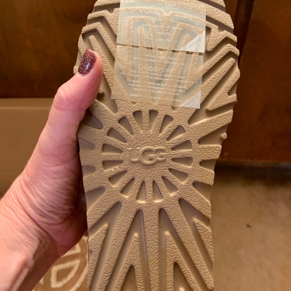 Telfar Ugg - Picture 3 of 4